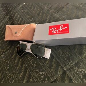 Ray-Ban Unisex Aviator Sunglasses - Gold Frame with Dark Green Lenses